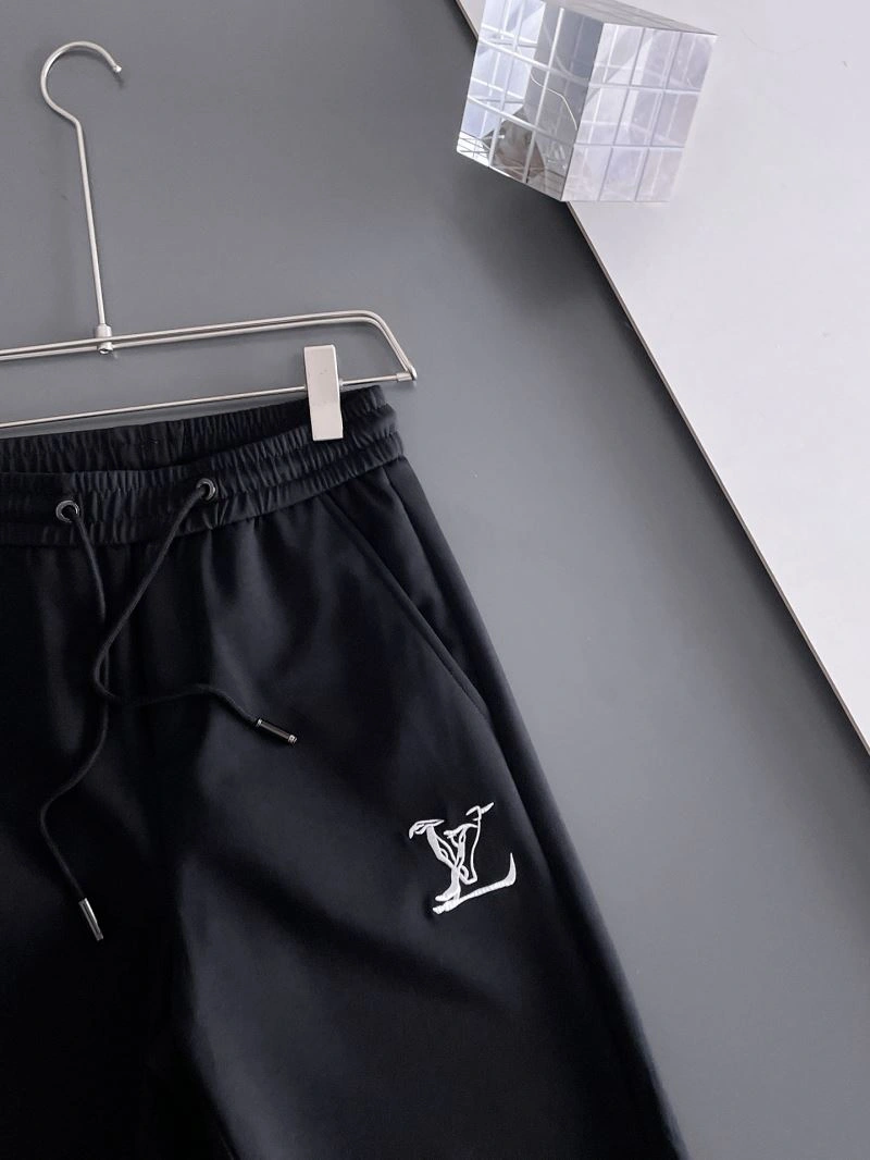 Bold Louis Vuitton Short Pants 136388
