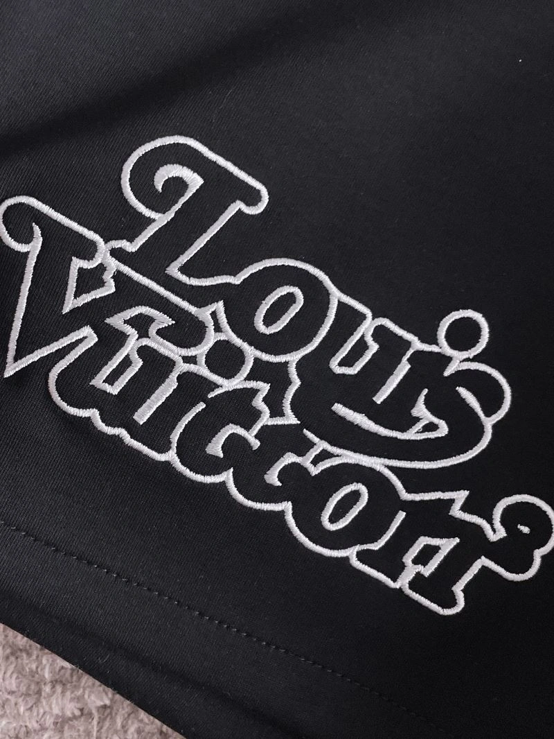 Bold Louis Vuitton Short Pants 136388