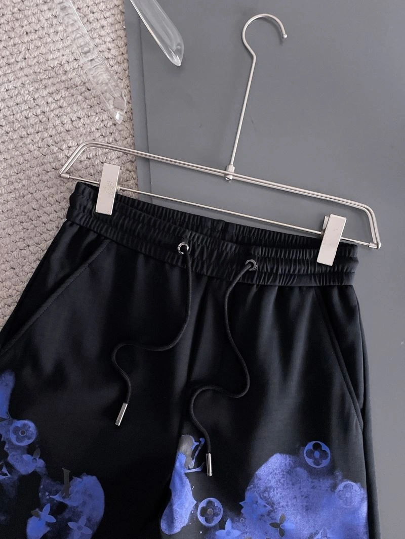Minimalist Louis Vuitton Short Pants 136392