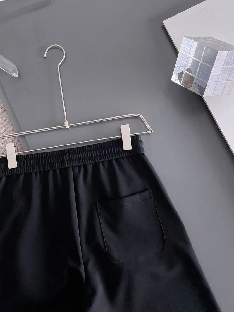 Minimalist Louis Vuitton Short Pants 136392
