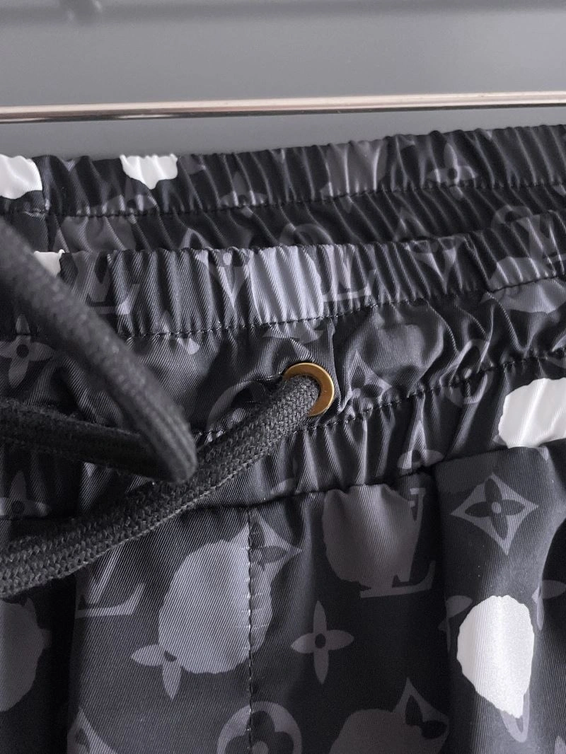Louis Vuitton Short Pants Durable 136390