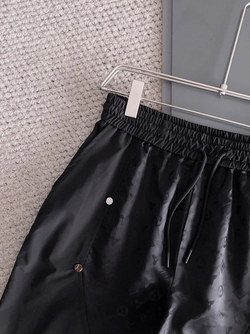 Sporty Louis Vuitton Short Pants 136396