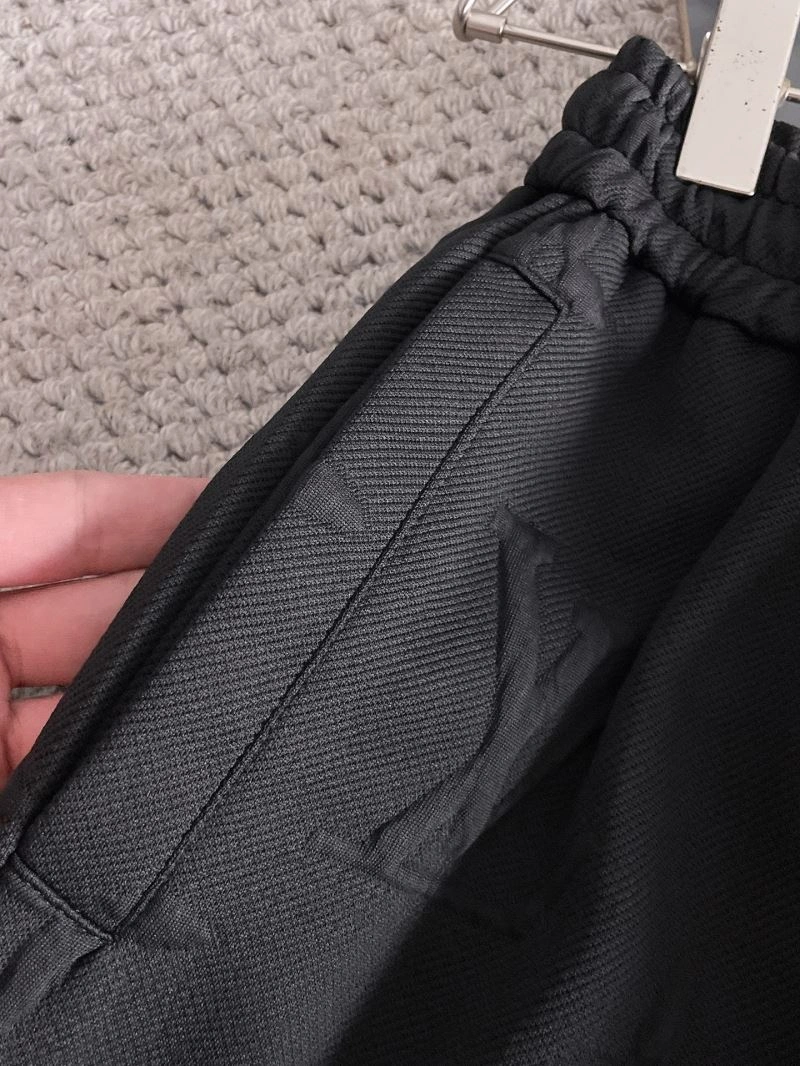 Reliable Louis Vuitton Short Pants 136378