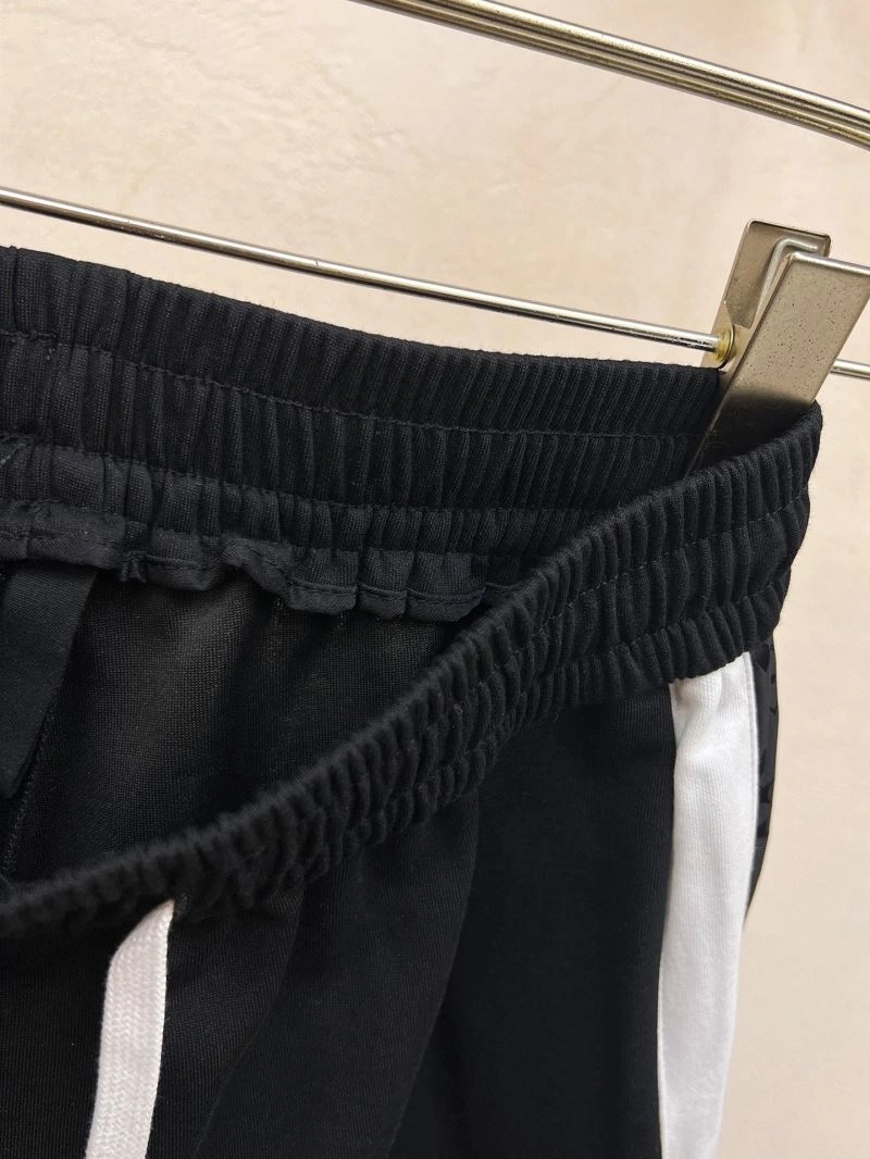 Louis Vuitton Short Pants Sporty 136380