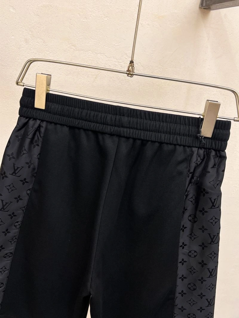 Louis Vuitton Short Pants Sporty 136380