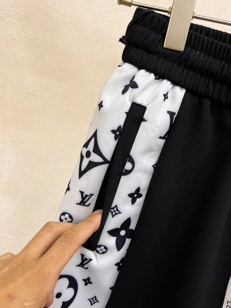 Stretchable Louis Vuitton Short Pants 136376