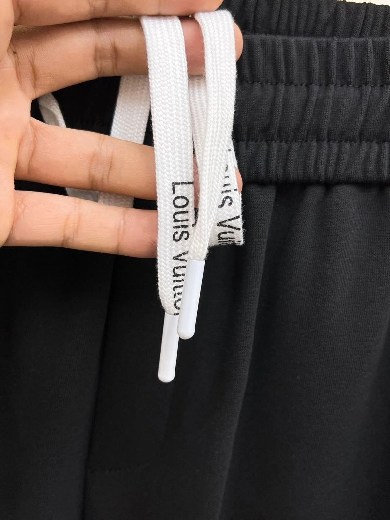 Stretchable Louis Vuitton Short Pants 136376