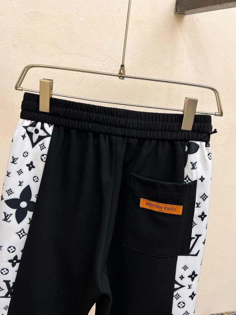 Stretchable Louis Vuitton Short Pants 136376