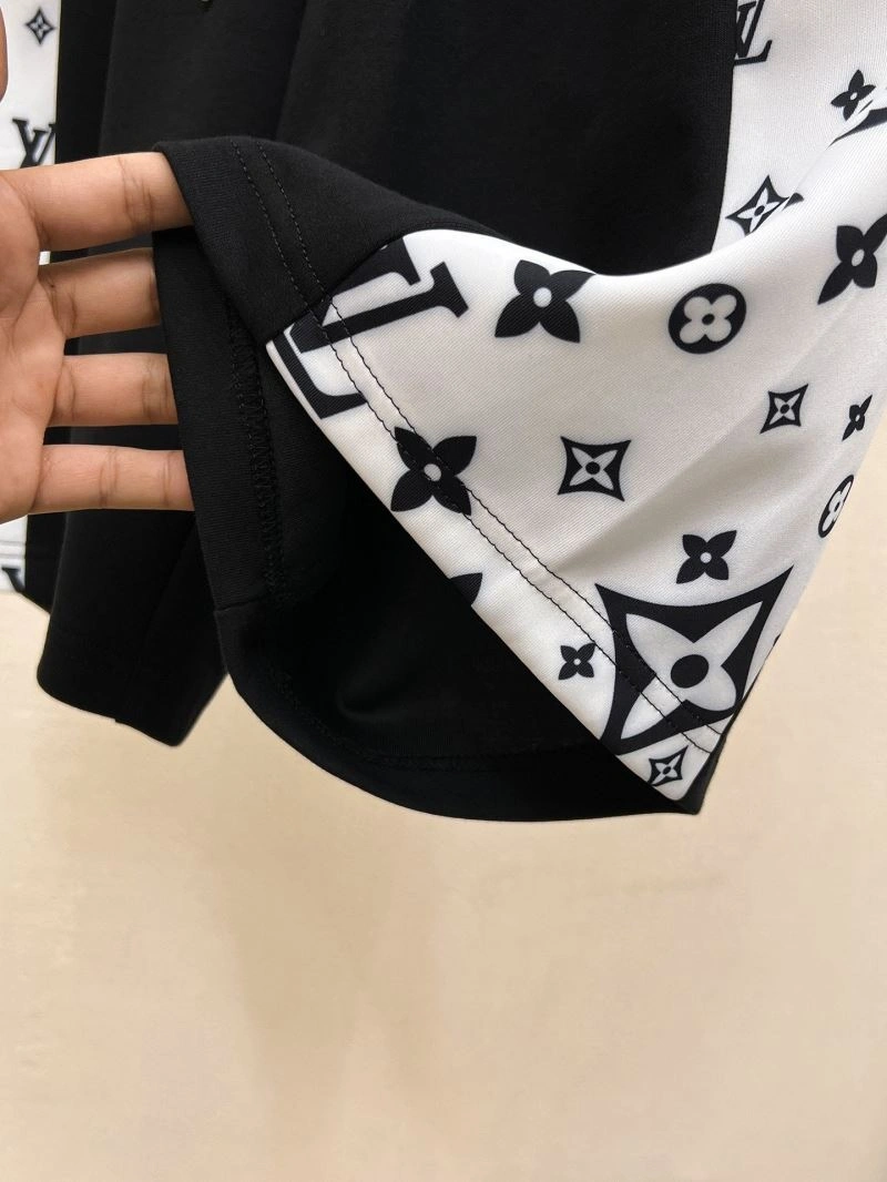 Stretchable Louis Vuitton Short Pants 136376