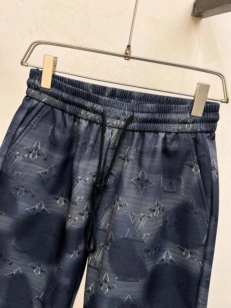 Functional Louis Vuitton Short Pants 136379