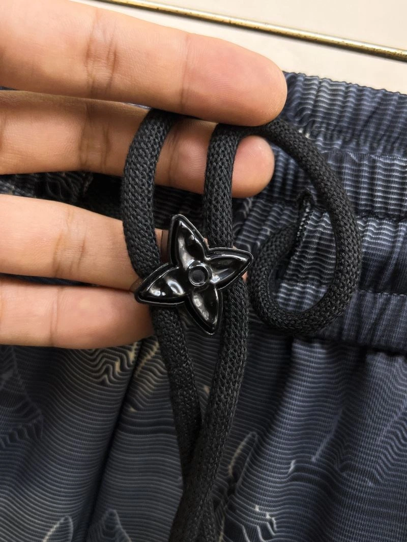 Functional Louis Vuitton Short Pants 136379
