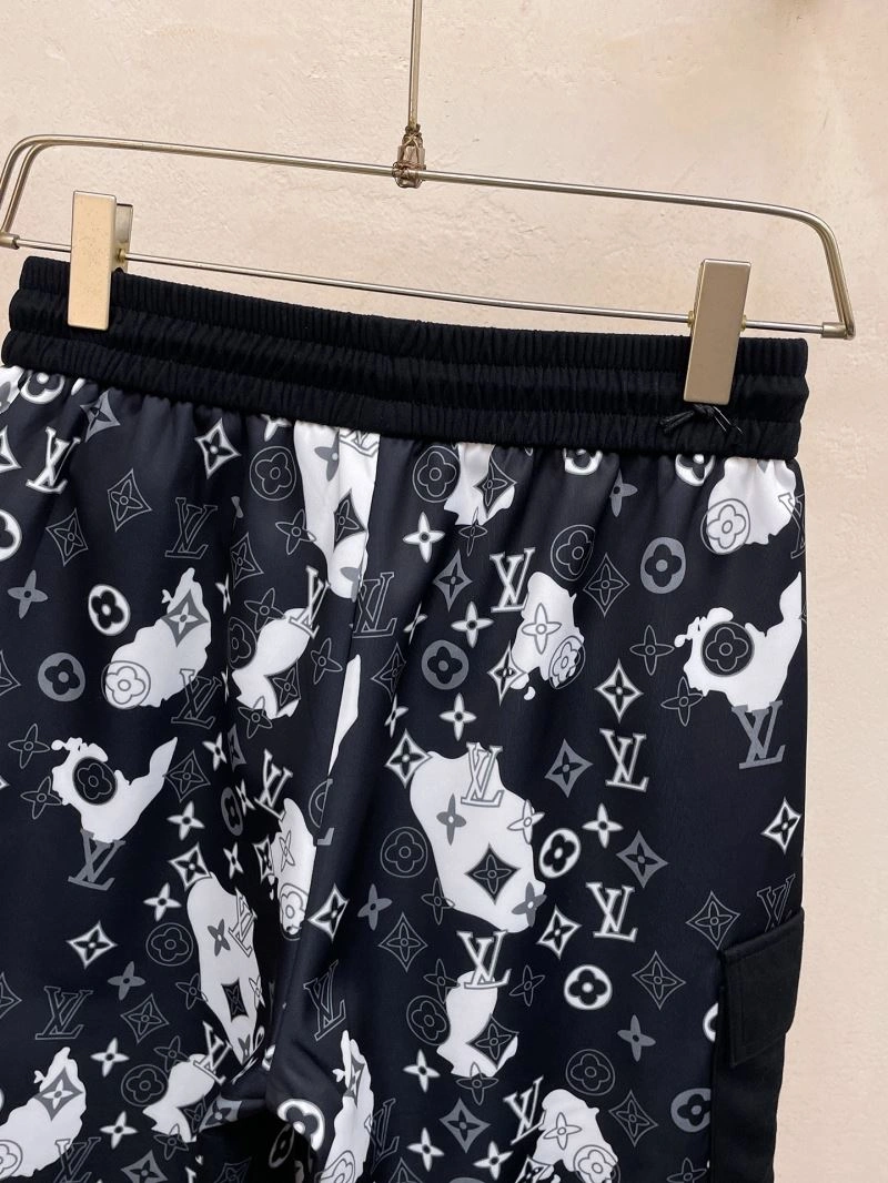 Louis Vuitton Short Pants Sleek 136359