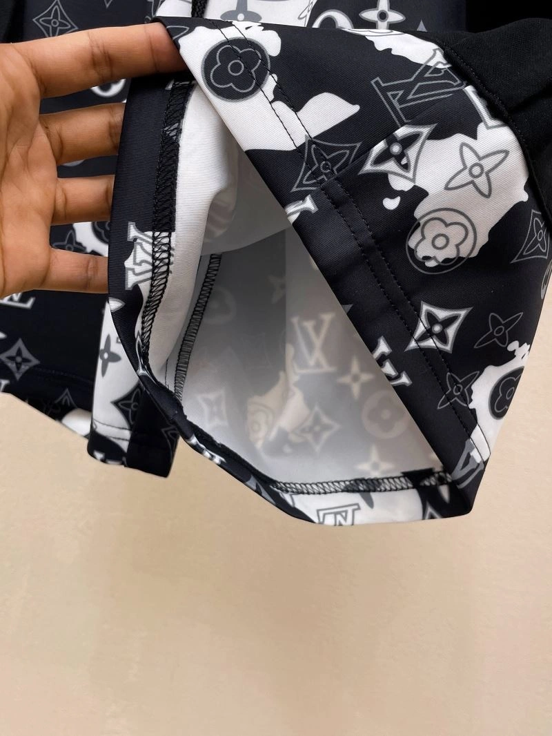 Louis Vuitton Short Pants Sleek 136359