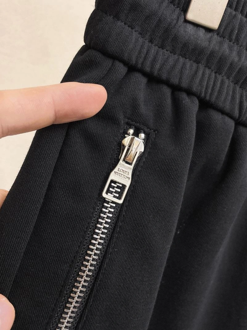 TechFriendly Louis Vuitton Short Pants 136358