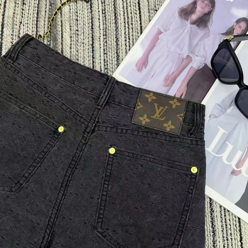 Classic Louis Vuitton Short Pants 131044