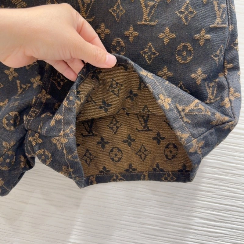 Breathable Louis Vuitton Short Pants 131040
