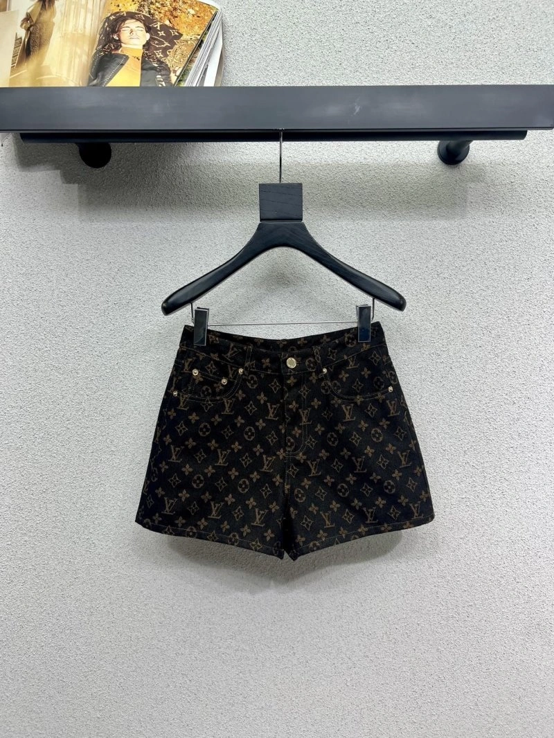ModernLook Louis Vuitton Short Pants 131024