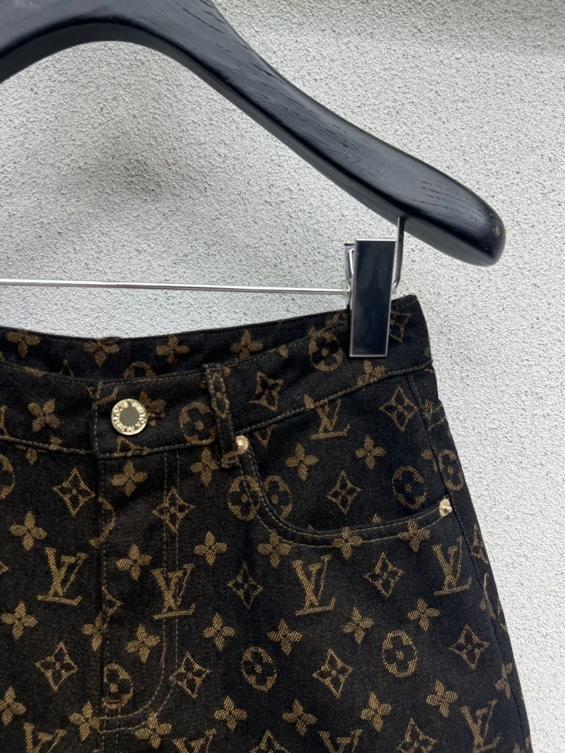 ModernLook Louis Vuitton Short Pants 131024