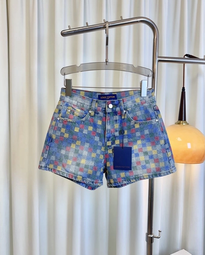 Stretchable Louis Vuitton Short Pants 131033