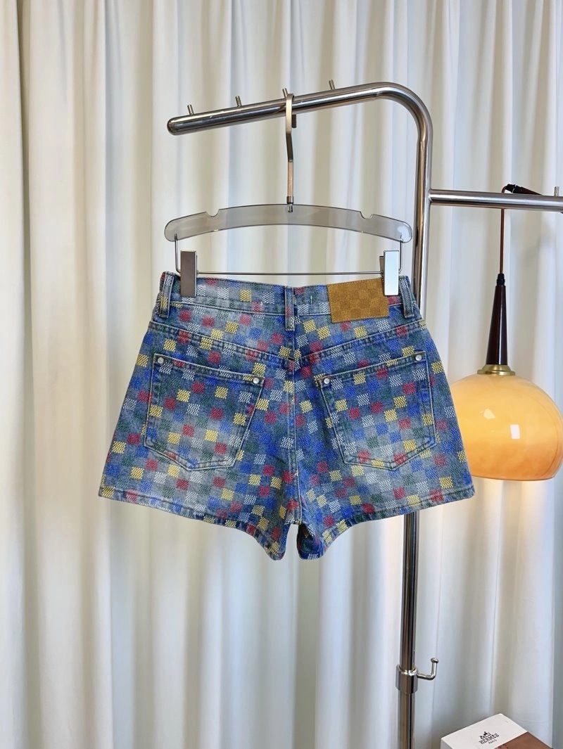 Stretchable Louis Vuitton Short Pants 131033
