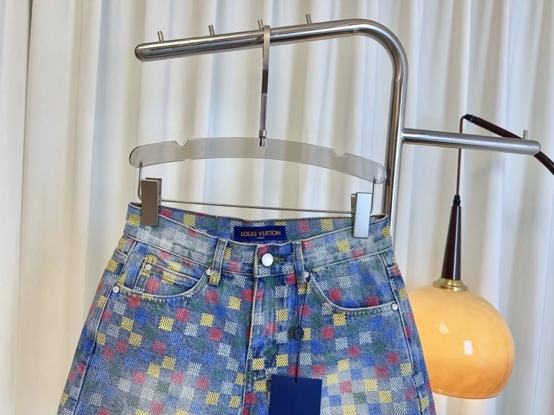 Stretchable Louis Vuitton Short Pants 131033