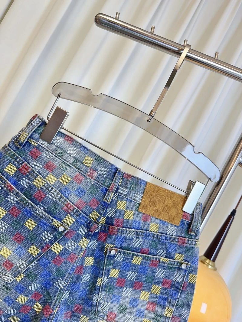 Stretchable Louis Vuitton Short Pants 131033