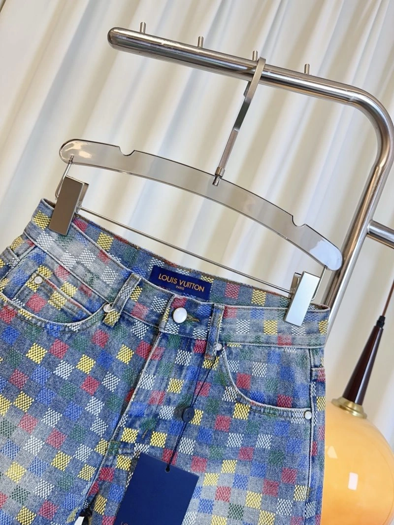 Stretchable Louis Vuitton Short Pants 131033