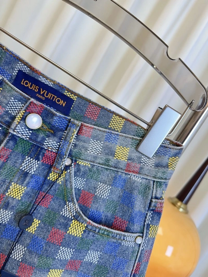 Stretchable Louis Vuitton Short Pants 131033