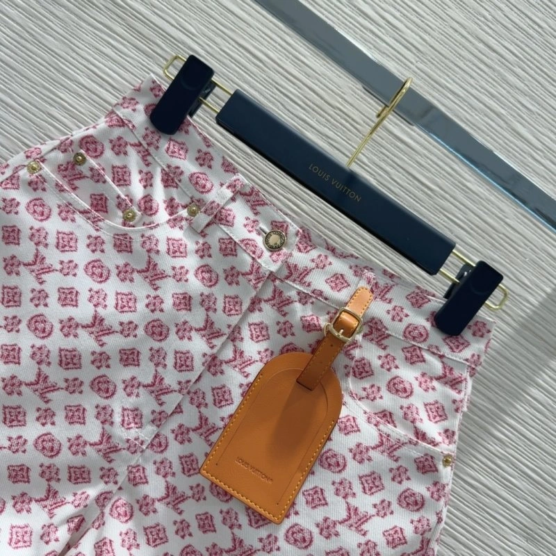 Seasonal Louis Vuitton Short Pants 131716