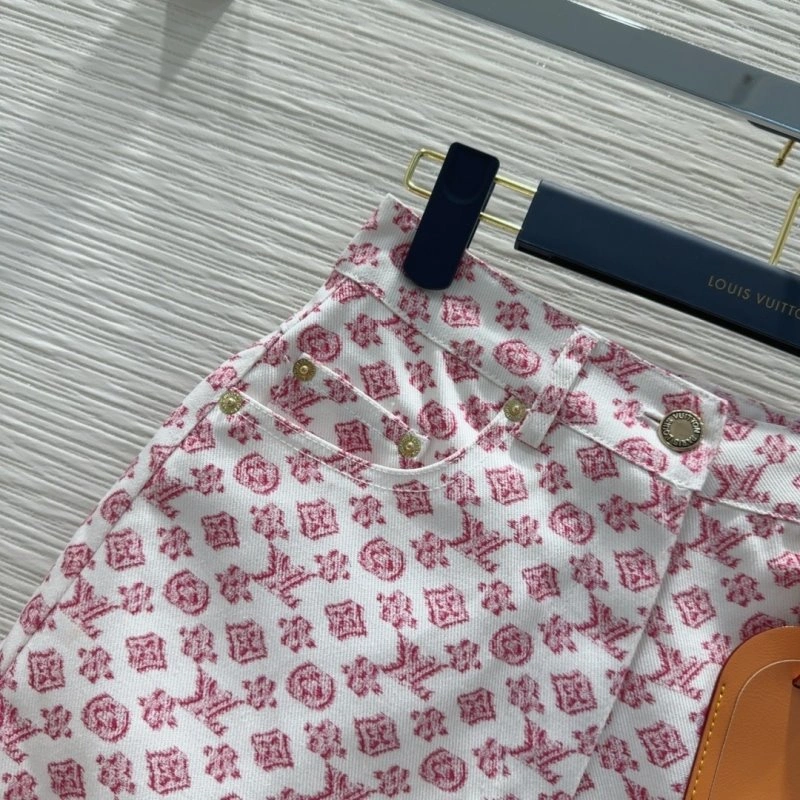 Seasonal Louis Vuitton Short Pants 131716