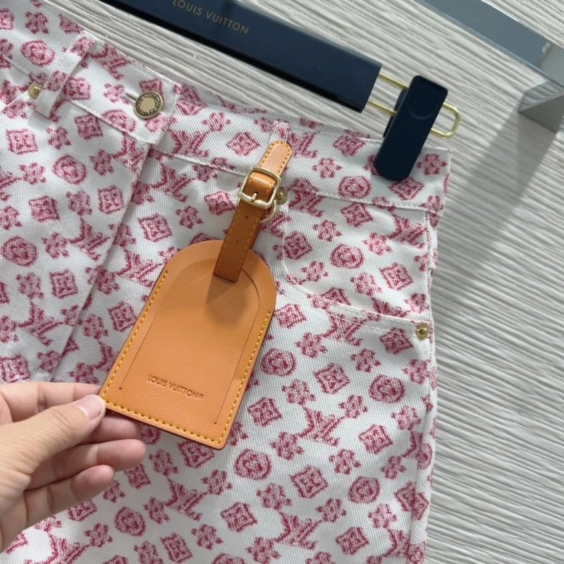 Seasonal Louis Vuitton Short Pants 131716