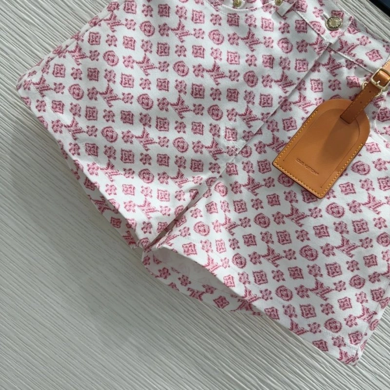 Seasonal Louis Vuitton Short Pants 131716