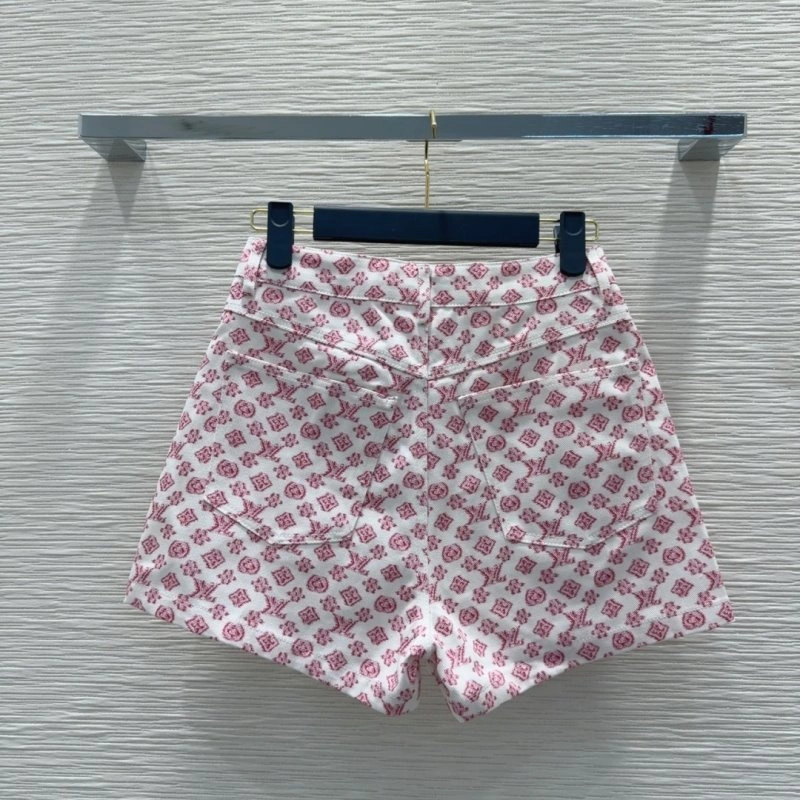 Seasonal Louis Vuitton Short Pants 131716