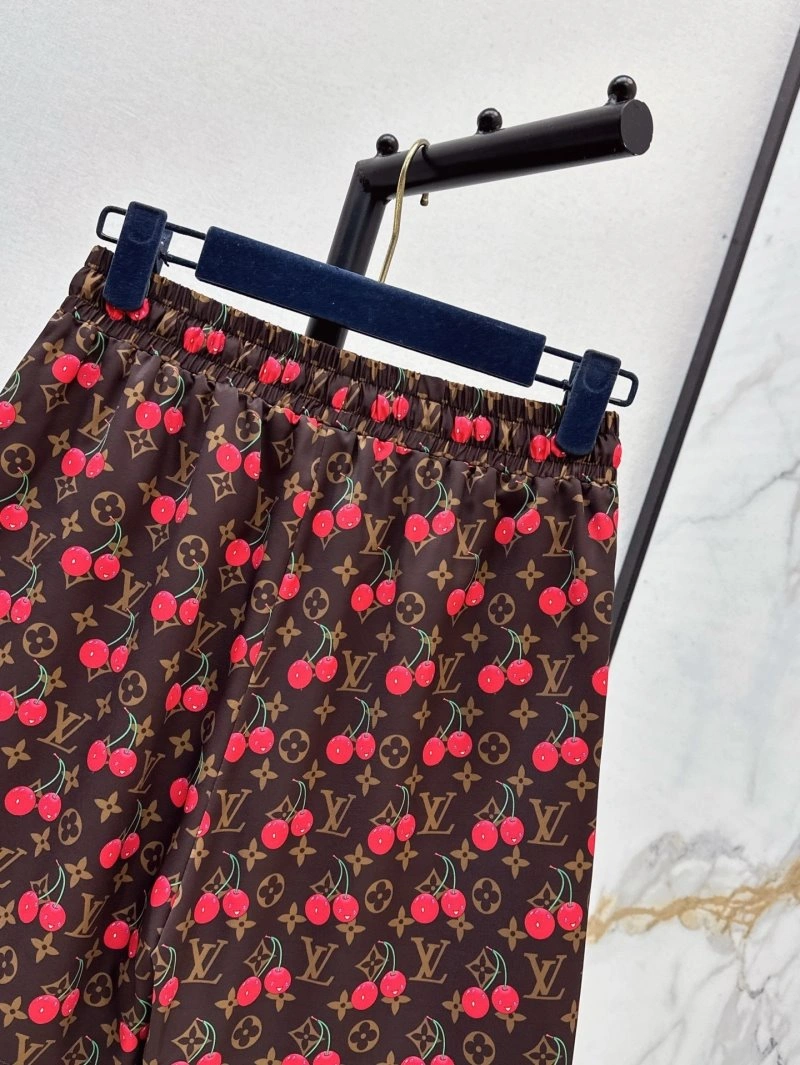 Stylish Louis Vuitton Short Pants 130654
