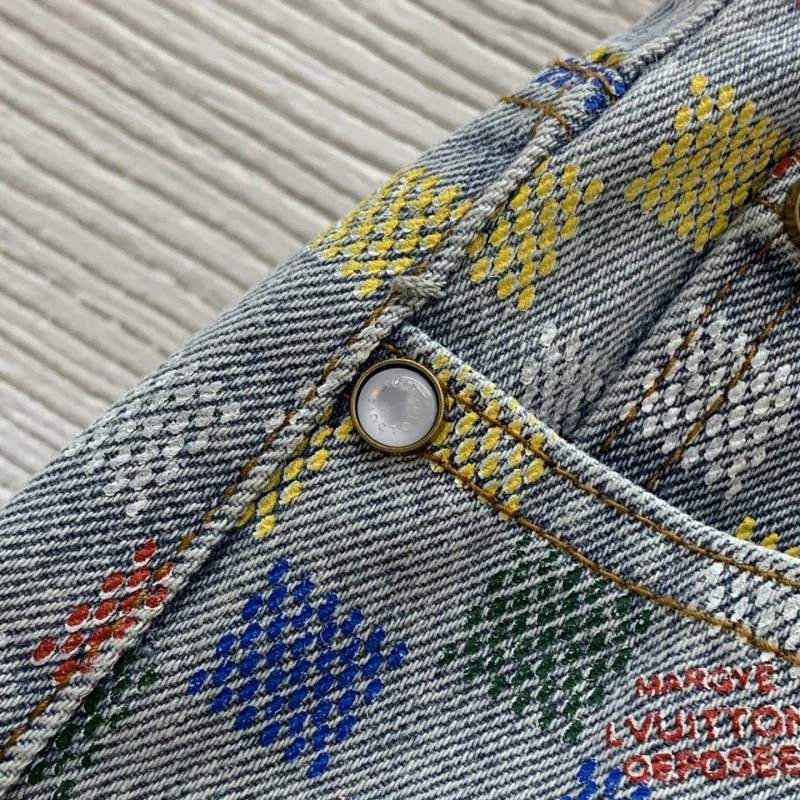 Breathable Louis Vuitton Short Pants 130639