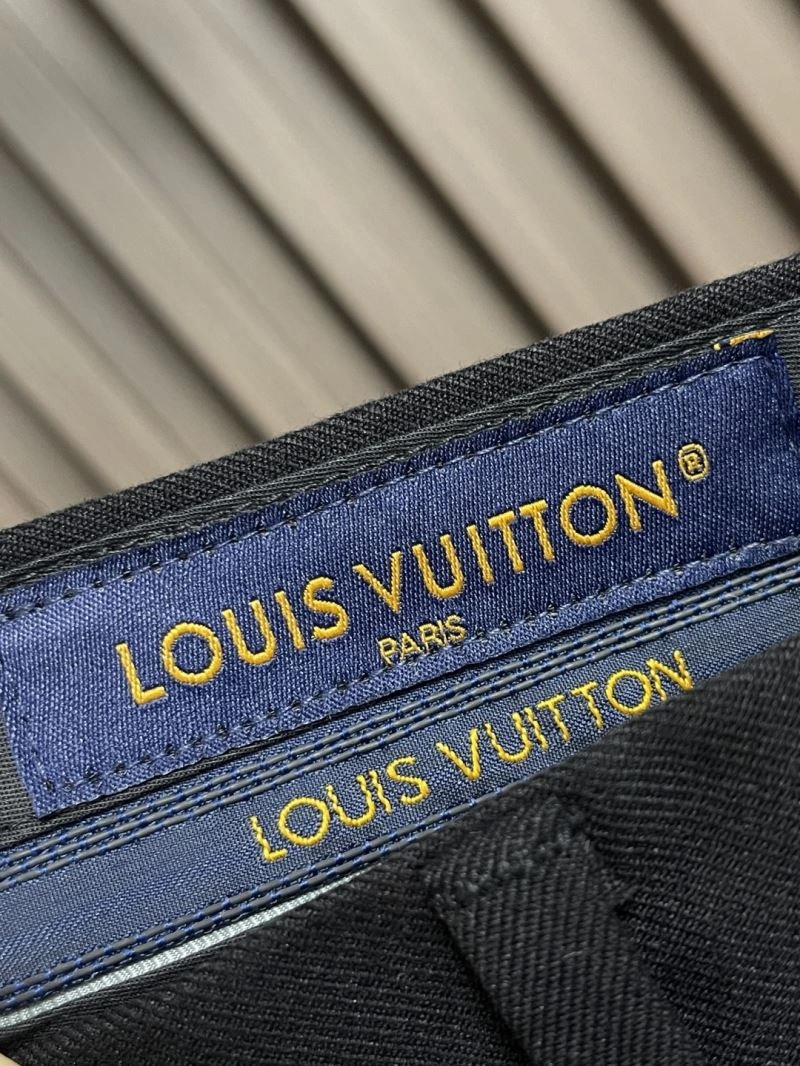 Bold Louis Vuitton Short Pants 135756