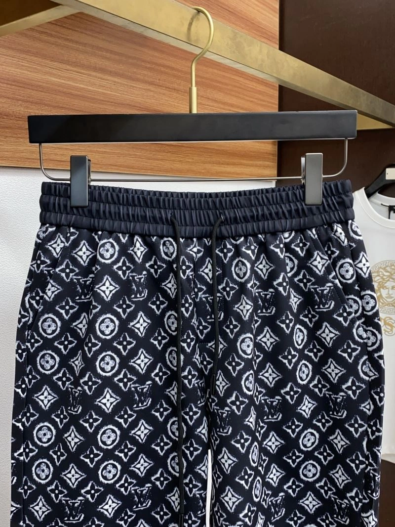 Seasonal Louis Vuitton Short Pants 133731