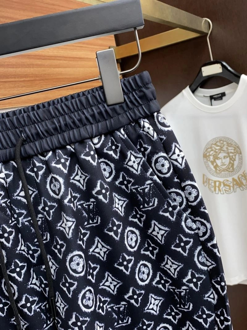 Seasonal Louis Vuitton Short Pants 133731