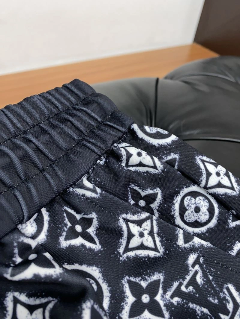 Seasonal Louis Vuitton Short Pants 133731