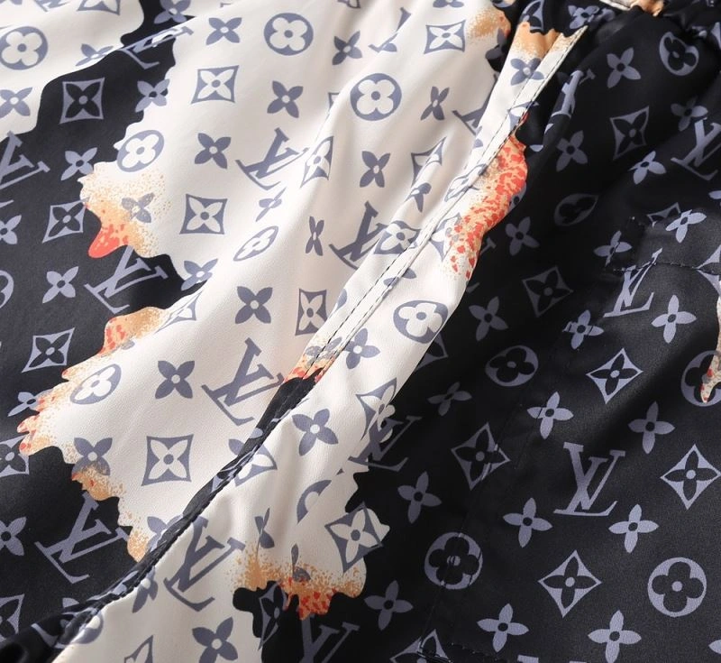 Contemporary Louis Vuitton Short Pants 133709