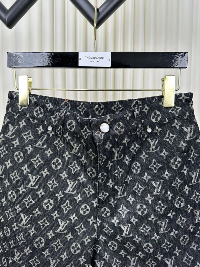 Sporty Louis Vuitton Short Pants 132757