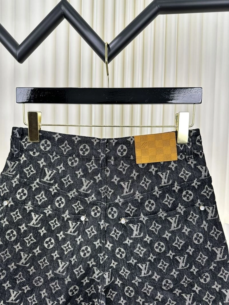 Sporty Louis Vuitton Short Pants 132757