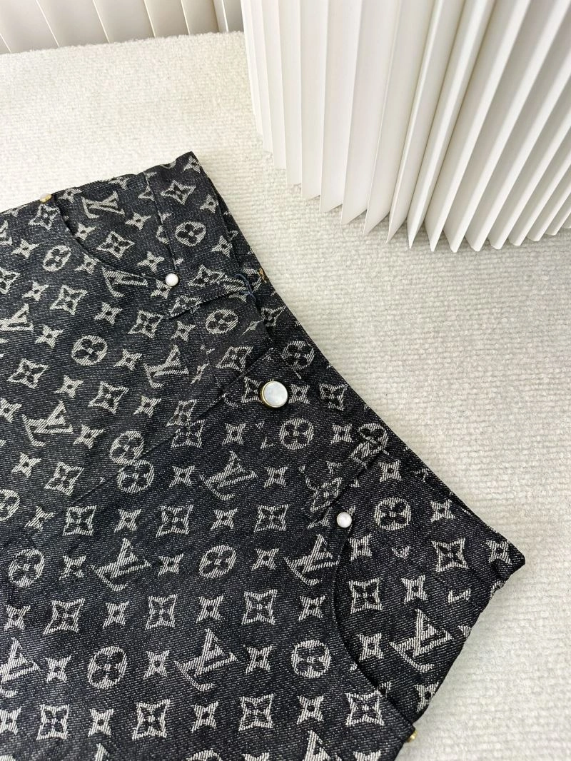 Sporty Louis Vuitton Short Pants 132757