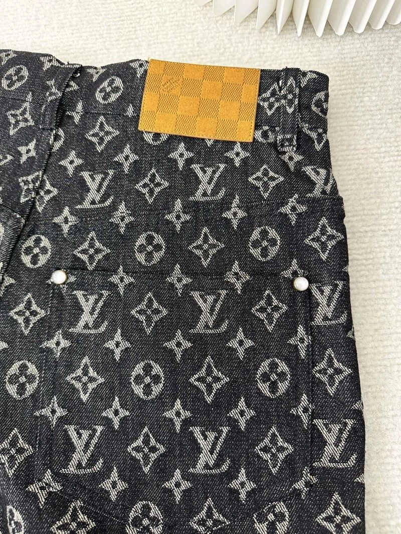 Sporty Louis Vuitton Short Pants 132757