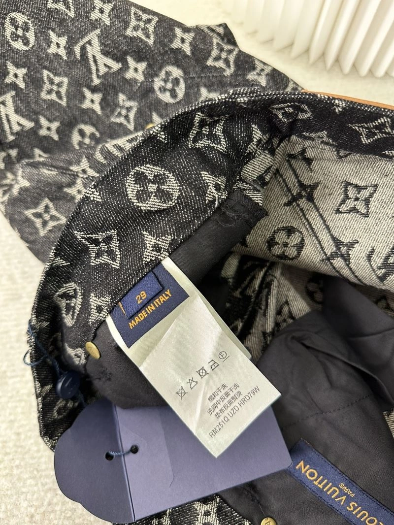 Sporty Louis Vuitton Short Pants 132757