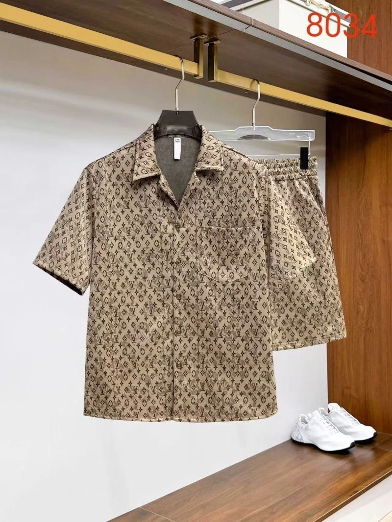 Durable Louis Vuitton Short Suits 132041