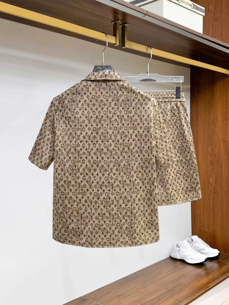 Durable Louis Vuitton Short Suits 132041