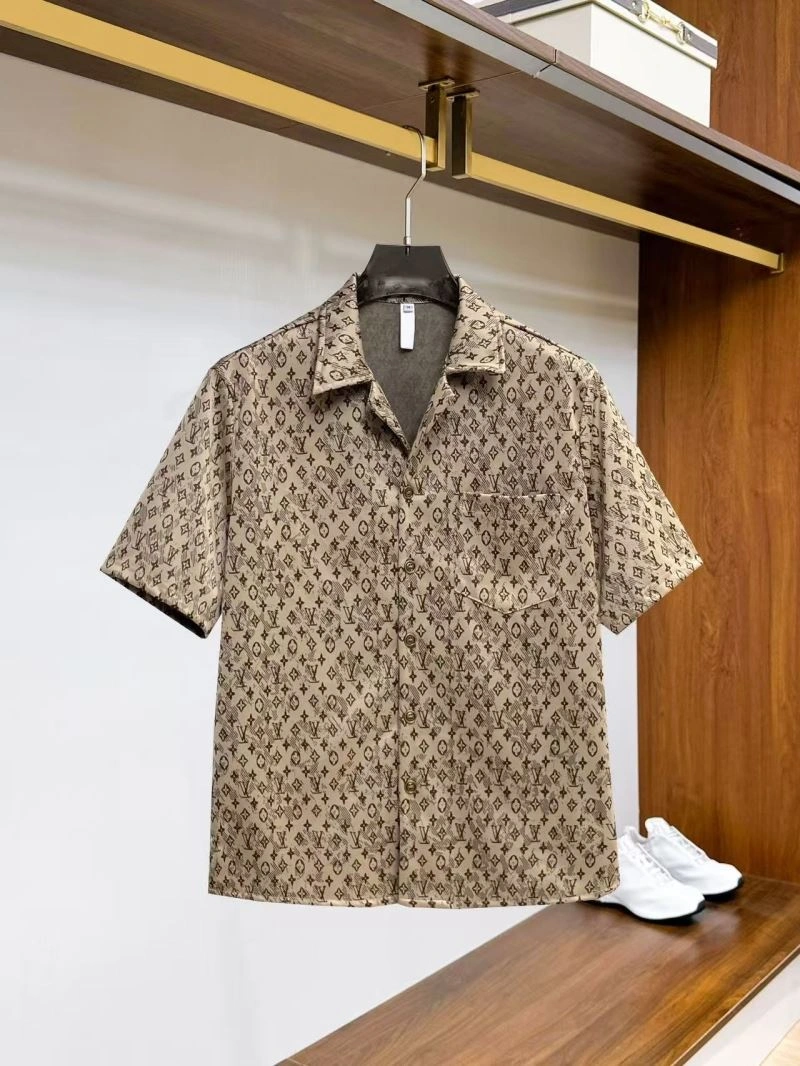 Durable Louis Vuitton Short Suits 132041