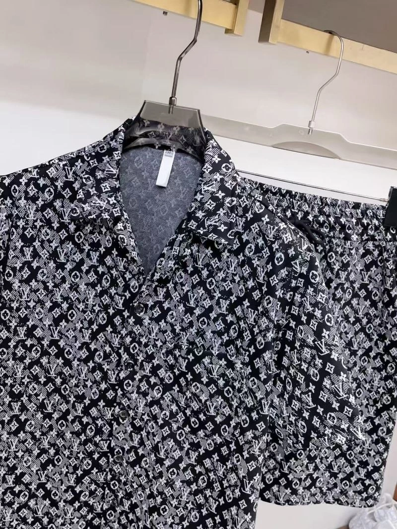 Louis Vuitton Short Suits Fashionable 132037