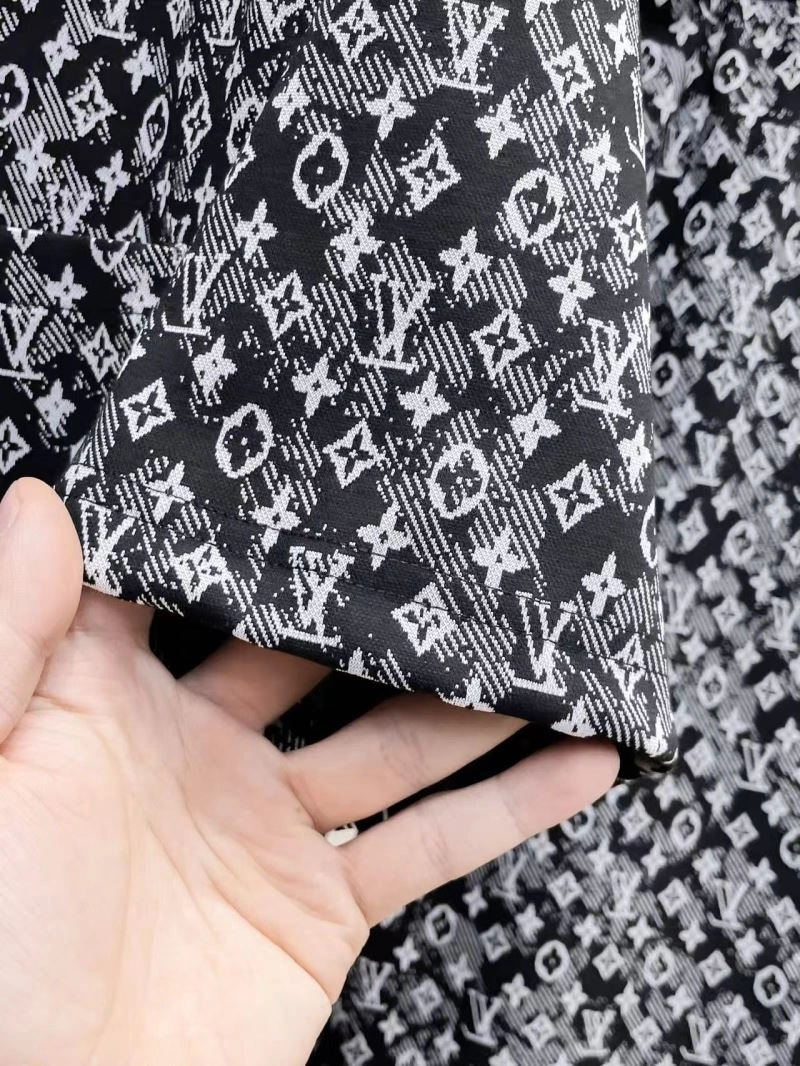 Louis Vuitton Short Suits Fashionable 132037